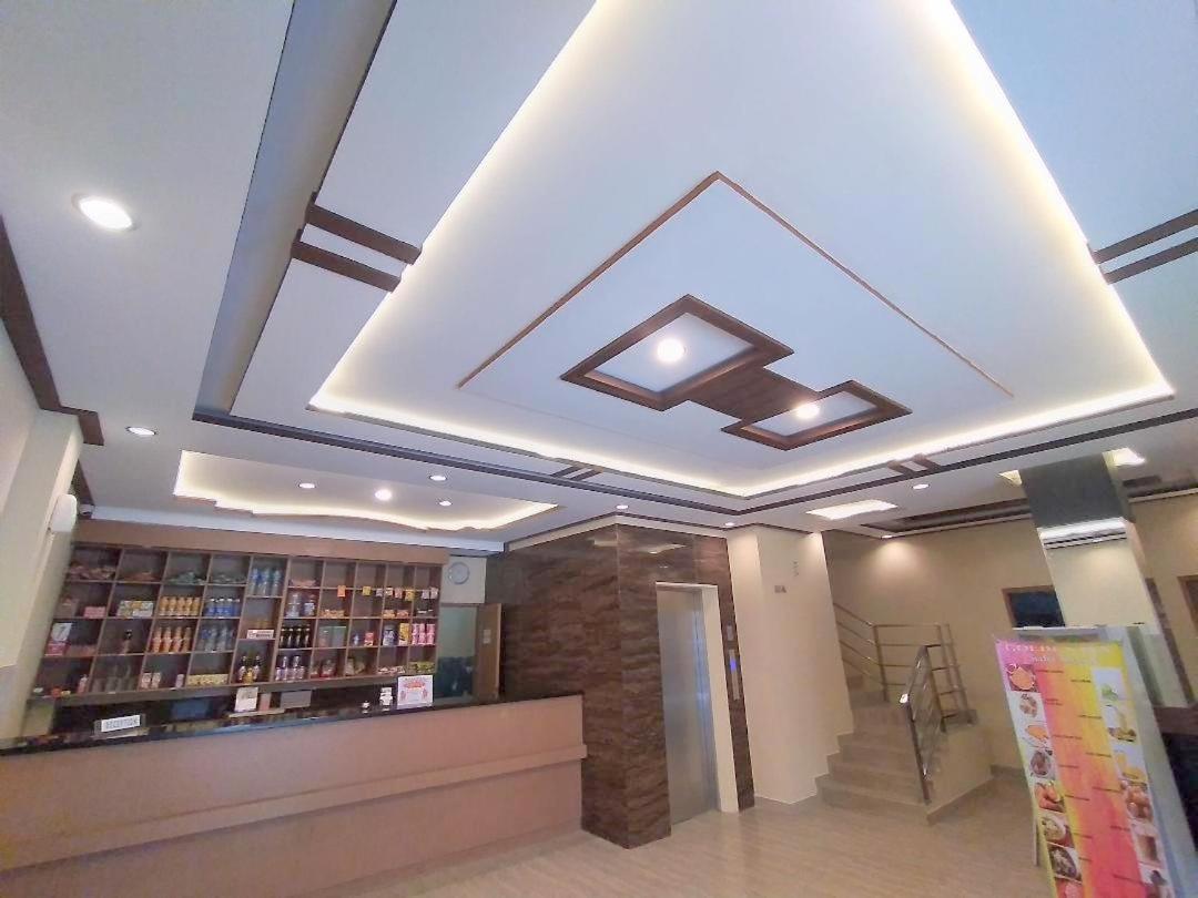 Golden Inn Ambon Exterior foto